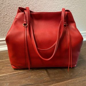 The perfect large tote for anyone.